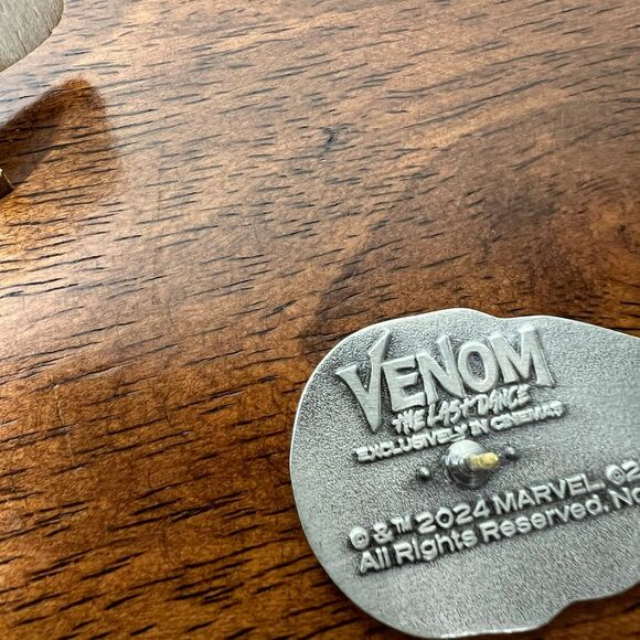 Cinemark Venom: “The Last Dance” Venom Glow In The Dark PROMO PIN BADGE - Picture 8 of 10